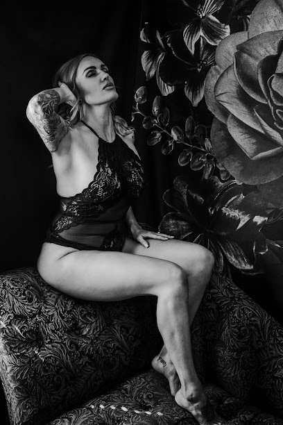 Bold Babe Boudoir