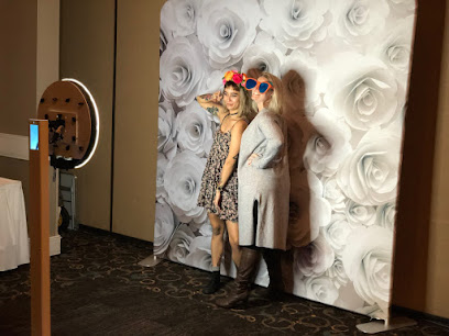 Dow Oak Photo Booth