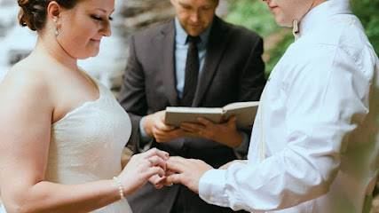 Falls in Love Elopements