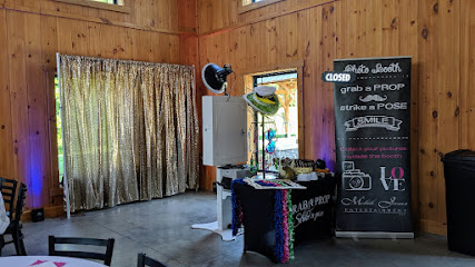 MJE Photo Booths - Interactive Mirror Booth
