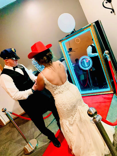 Mirrored Memories Photo Booth - Quad Cities