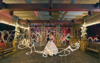 Noah Magnifico - Wedding Photographer