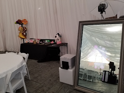 Photos 2 Go Photo Booth
