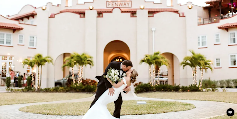 Rare Gem - Wedding Photographer + Videographer Team