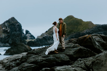 Sienna Plus Josh - Oregon Elopement Photographers & Guides