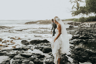Two Tides Photography : Hawaii Elopement Photographer
